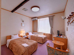 *ツイン（客室一例）/自然豊かな那須高原に佇む当館。朝はさわやかな陽光でお目覚め下さい。