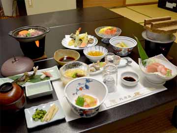 ■お料理一例■夕食は拘りの食材や富山の地のものをベースにした≪和風懐石ご膳≫をご用意致します。