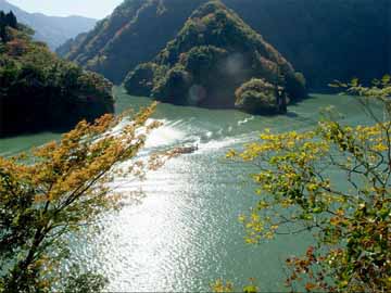 ■庄川峡■一年中情緒ある景観を楽しめる豊かな自然の中で心から癒しのひと時をお過ごし下さい。