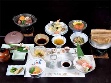 ■お料理一例■夕食は拘りの食材や富山の地のものをベースにした≪和風懐石ご膳≫をご用意致します。