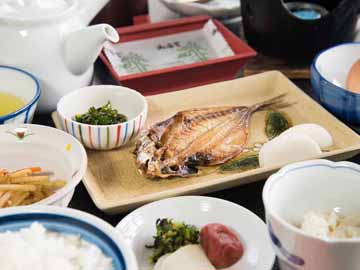 *【朝食-焼き魚-】下関ならではの、脂ののったお魚をお召し上がりください。