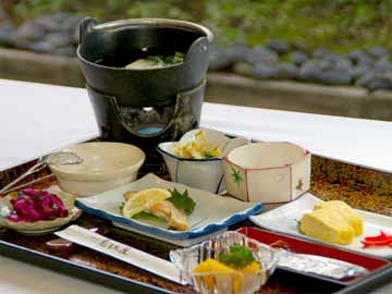 ■朝食一例■湯豆腐・焼魚・だし巻きをメインとした和朝食をご用意致します。