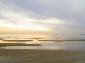 夕暮時の新舞子浜は幻想的でとってもキレイです。