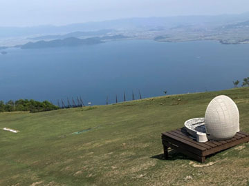 【びわ湖テラス】フォトジェニックな風景にゆっくりとくつろげる特別な空間をお楽しみください。