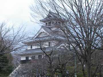 長浜城がある豊公園内にございます