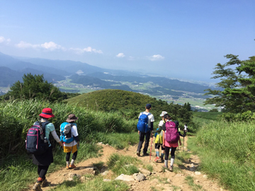 【伊吹山】周りに高い山が無いため、山頂からの眺めはまさに絶景!