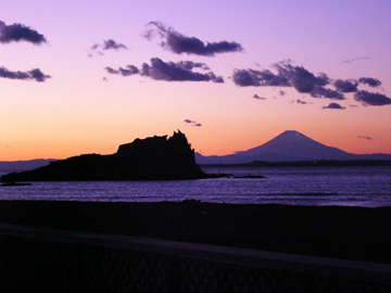 *天候・時間によっては、夕日と富士山のコラボも…！幻想的な風景に思わずうっとり♪