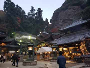 【宝山寺】早朝の大根ぎりの様子です