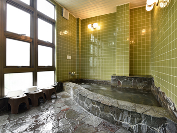 *【男性用大浴場】温泉気分を味わえる石造りのお風呂
