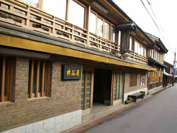 150年の歴史がある木造の数寄屋造りの館です