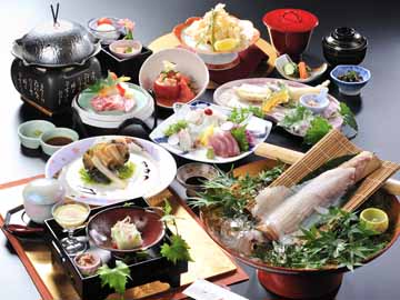 新鮮な食材にこだわって仕入れているため食感も美味しさも◎透きとおる鐘崎活イカは歯ごたえもあって絶品!