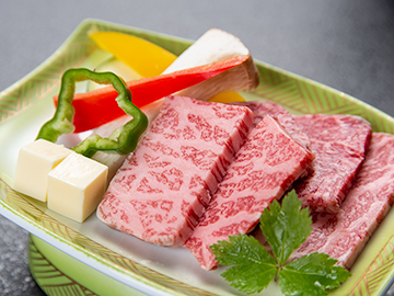 *赤みの旨さが自慢の＜ 福岡県産牛 ＞噛めば噛むほど赤身のおいしさが味わえます。