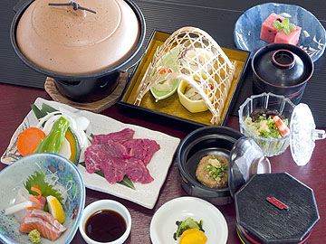 【玉島御膳】旬の素材をふんだんに用いて、季節を感じるお料理に仕上げました