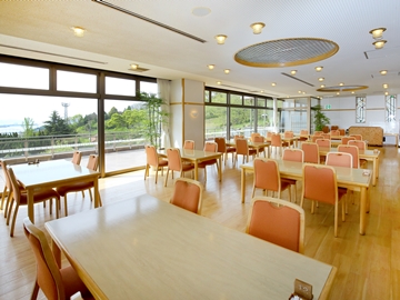 *お食事処/大きな窓から見下ろす絶景と共にいただく瀬戸内の海の幸に舌鼓。至福のひと時をどうぞ。