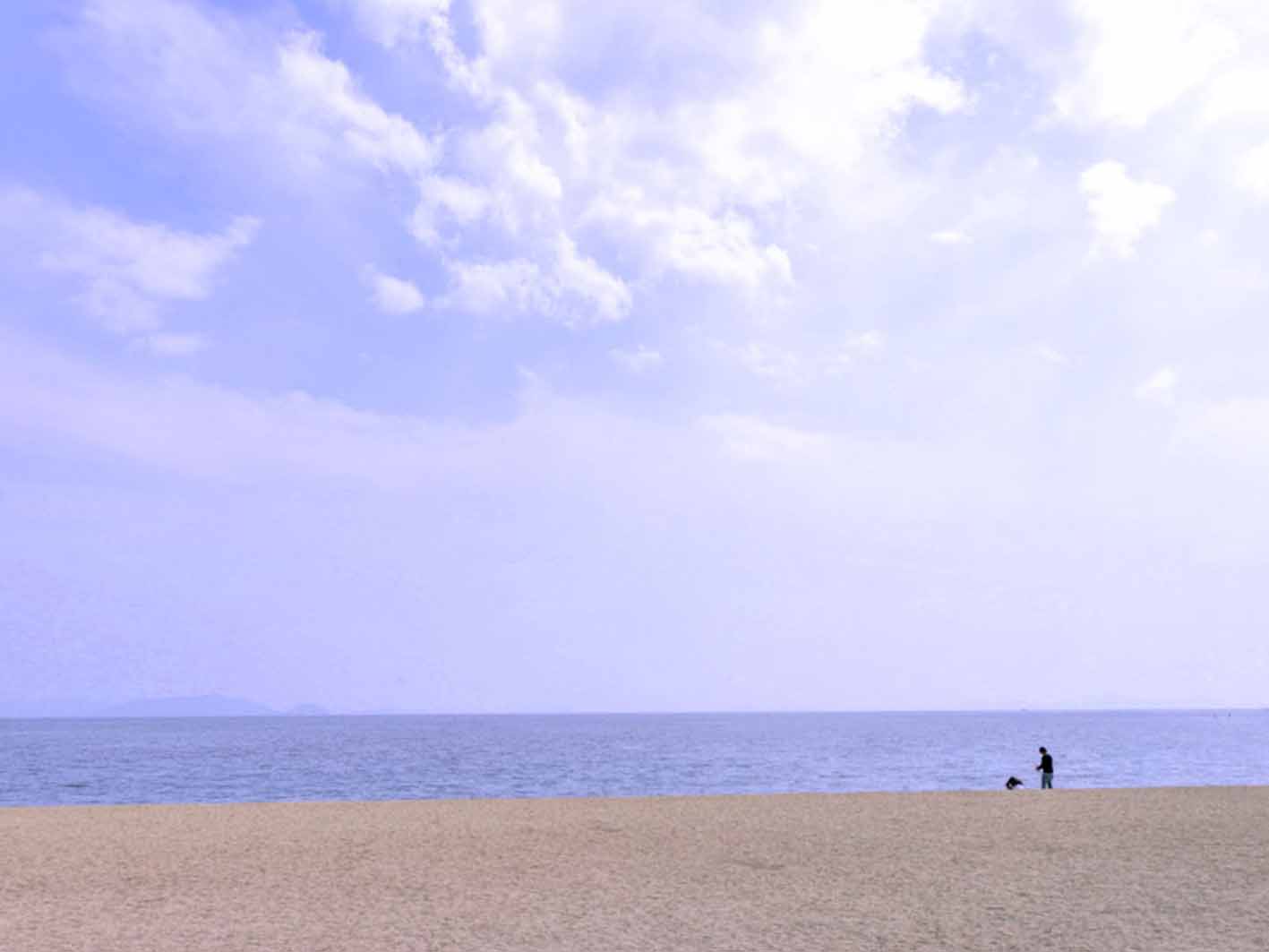 *沙美海水浴場/「日本の渚百選」に選ばれた海水浴場。瀬戸内海の穏やかな風景と共に癒しの時を。