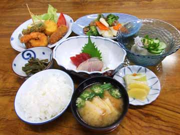 *【夕食一例】和食中心！ほっと優しい味わいの日替わり家庭料理を召し上がれ♪