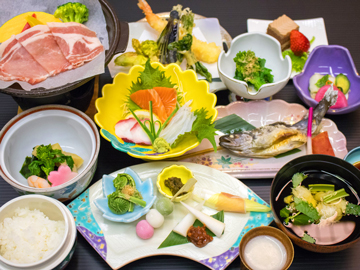 *【夕食全体例】滋養あふれる自然の恵みに舌鼓…。山川の幸をこの機会にぜひご賞味下さい。