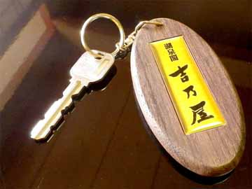 落ち着いた雰囲気のお部屋でゆっくりお寛ぎ下さい。