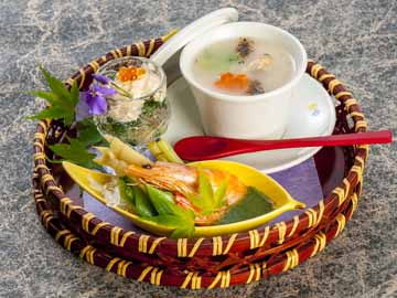 【夕食一例】心を込めて作った見目美しい品々をどうぞ。