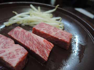 ご夕食一例◇豊後牛陶板焼ステーキ。柔らかくておいしー♪