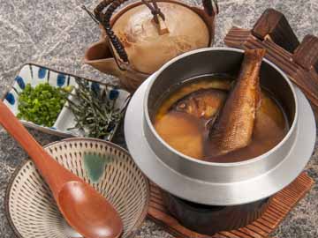 【鮎のひつまぶし】甘い甘露煮をご飯にのせてだしをかけて・・・ご馳走の〆はこれに決まり!