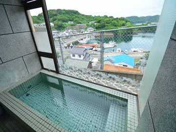 壱岐の海・山を展望できる自慢のお風呂です。