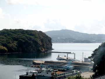 当館からは渡良浦の港を見渡せます。