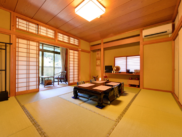 *和室（客室一例）/畳の香りがほのかに薫るお部屋でのんびりとお寛ぎ下さい。