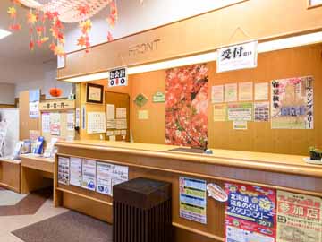 *フロント/ようこそ！レークサイド桜岡へ。