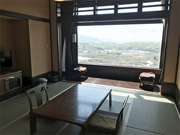 *2階和室【ウォシュレット付】畳のお部屋でのんびりとお過ごし下さい。晴天時には「鳥海山」を望みます。