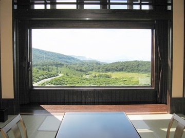 *【客室一例】大きくとられた窓から、美しい風景をお楽しみ頂けます！