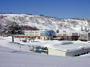 *【外観・冬】ジュネス栗駒スキー場のゲレンデ直近！