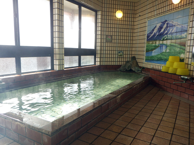 *【女湯】ゆっくりと湯船に浸かって、旅の疲れを癒してください。