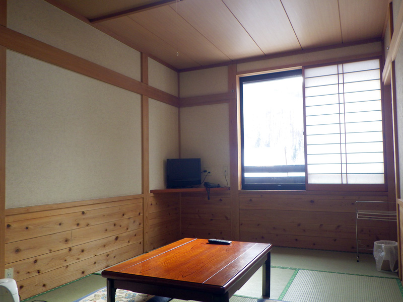 *【客室一例】山小屋風の和室でのんびりとおくつろぎください。