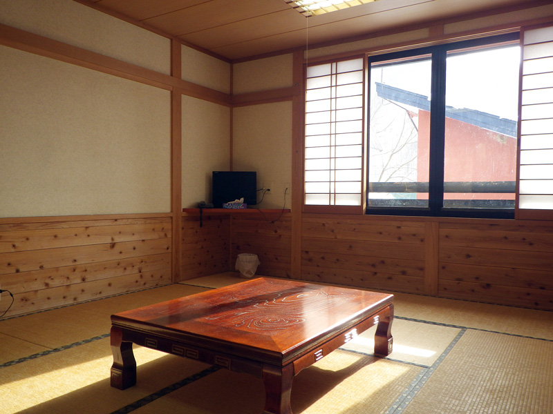 *【客室一例】山小屋風の和室でのんびりとおくつろぎください。