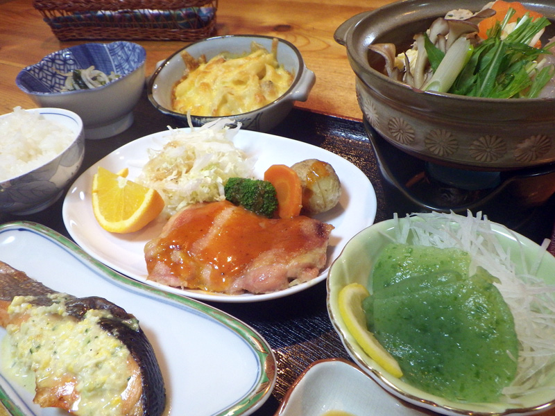 *【夕食一例】おやじさんが真心込めてご用意する、手作りのあったか田舎料理。