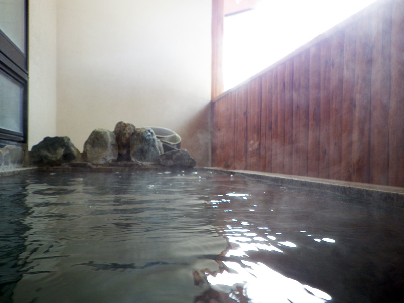 *【半露天風呂】夏季限定♪季節の風を感じながら、肌に優しいトロトロのお湯を満喫！