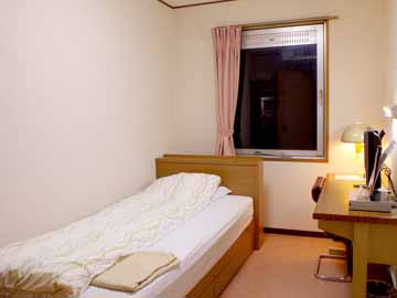 【シングルBT無(一例)】シンプルな造りのお部屋。バストイレ無のお部屋なので男性専用となります。