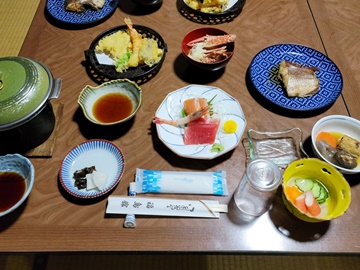 *【食事一例】いつもよりちょっと豪華な旅館のお食事に舌鼓。