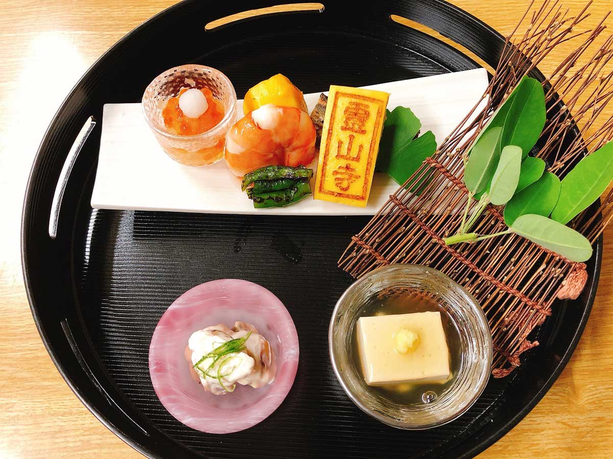 【夕食一例】前菜。季節に合わせ、一品一品丁寧に御作りします。