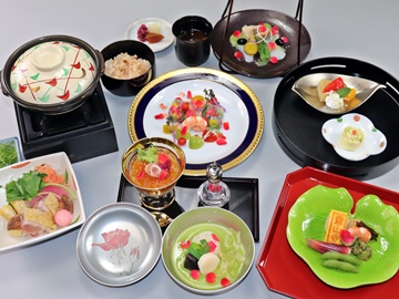 *【ばら夢想】薔薇をふんだんに使用したオリジナル懐石をご堪能下さい。