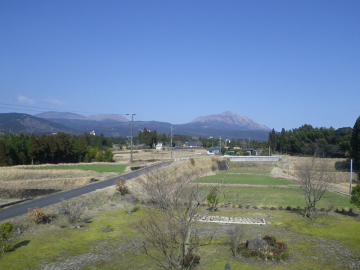 【お部屋からの眺望】お部屋からは霧島連山がご覧いただけます。