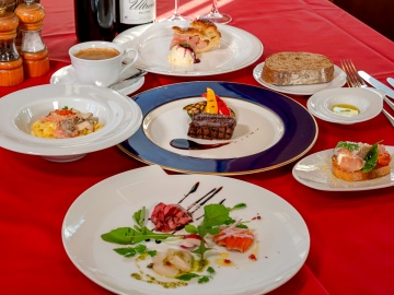 *地元食材を活かした本格イタリアンのコース料理（一例）