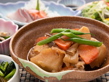 *【日替わり夕食一例】人気の和定食です。日替わりなので連泊でも飽きません。