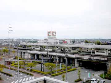 当館目の前には安曇川駅、走る列車も見れますよ♪