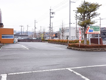 *【駐車場】50台まで＜無料＞！！近隣にはスーパーやコンビニ、道の駅「藤樹の里」もございます。