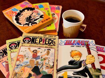 *ロビーには多様な漫画を取り揃えています。朝ならコーヒーとともにお楽しみいただけますよ