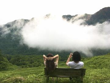 *［夏・鳥甲山］目の前を横切る雲