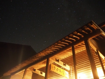 美しい夜空。今日はいくつ流れ星がながれるかな。