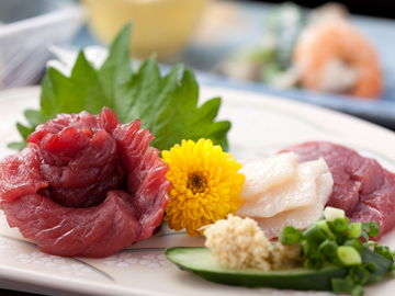 ご予約を頂戴してから仕入れる新鮮な熊本産の「馬刺し」をご提供いたします!